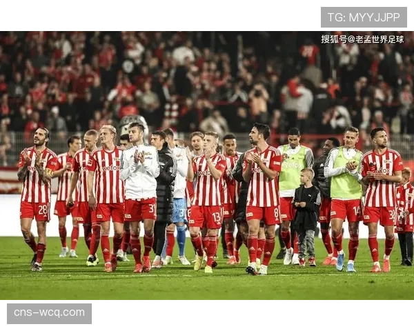 现场直击：柏林联合与海登海姆比赛中因球迷投掷烟火两度中断